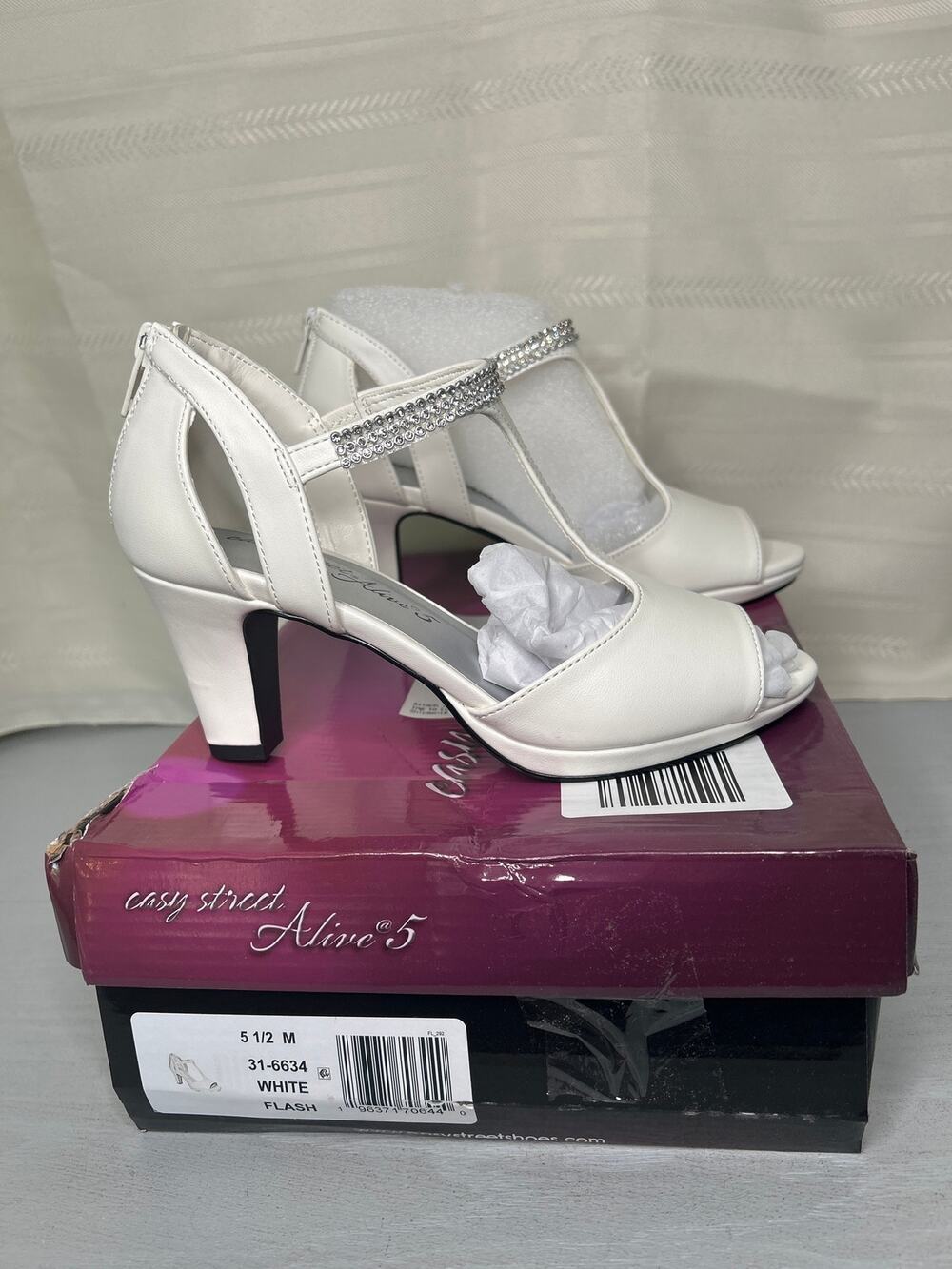 Easy Street Flash T-Strap Dress Sandals White Womens Size 5.5M